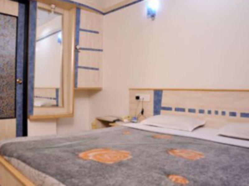 Hotel Everstar Rajkot Esterno foto