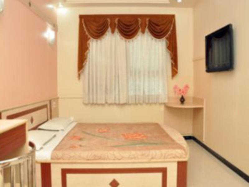 Hotel Everstar Rajkot Esterno foto
