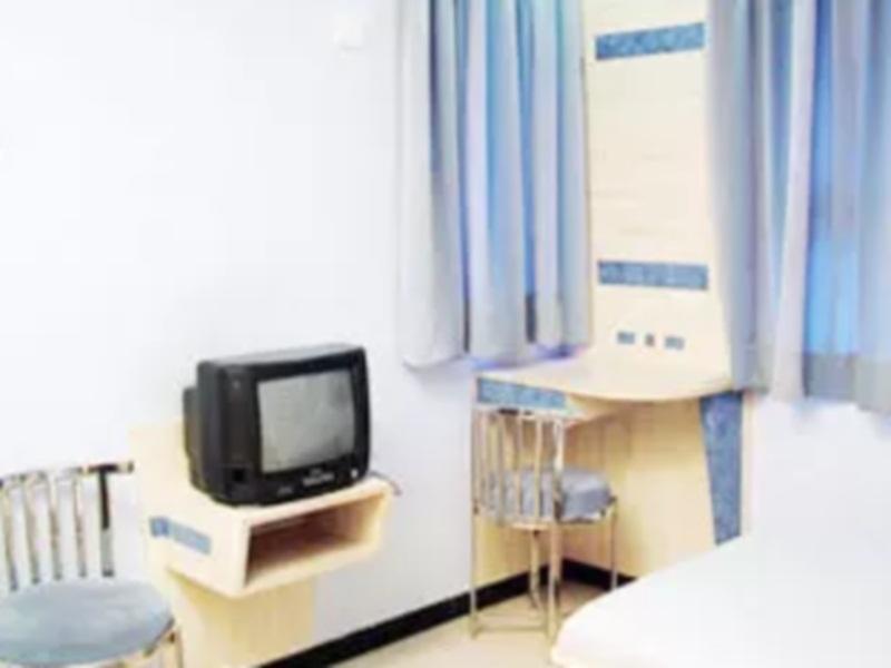 Hotel Everstar Rajkot Esterno foto